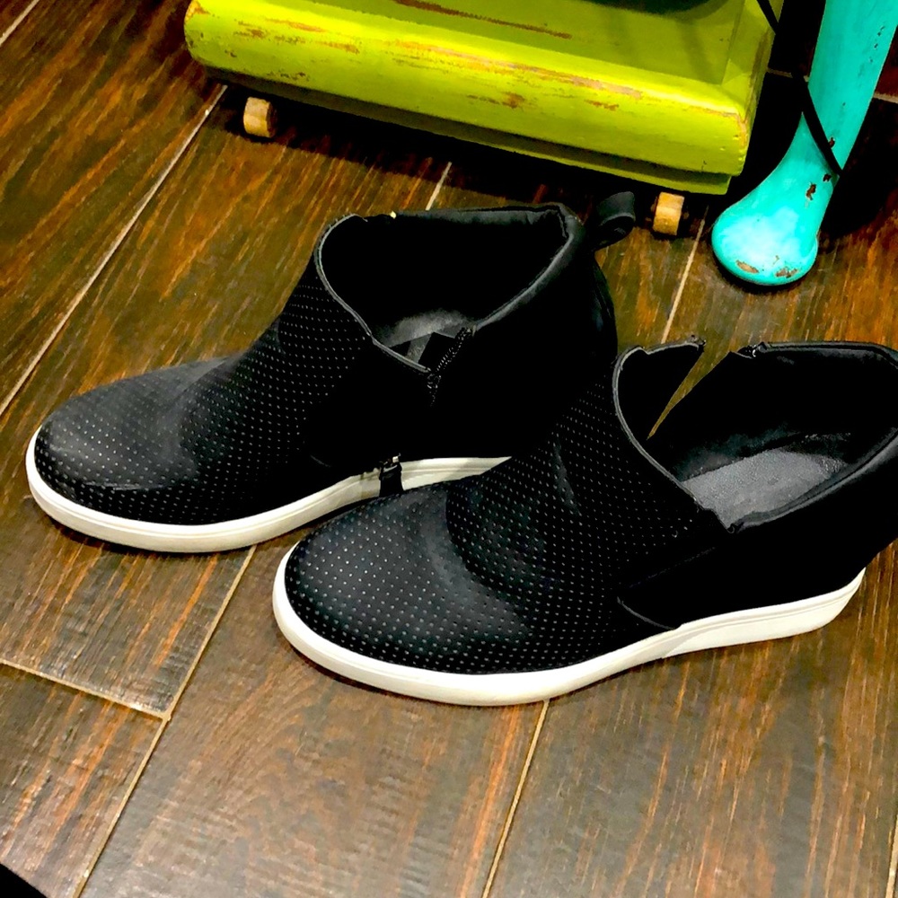 Wedge Sneaker